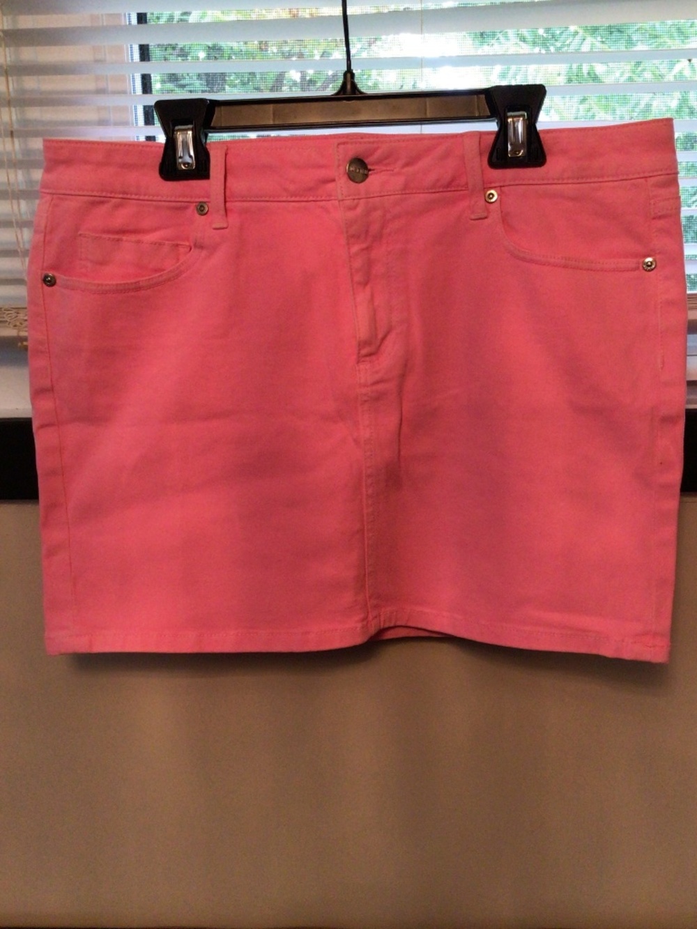 Women’s Just Fab pink mini skirt size 32 in good pre-loved condition